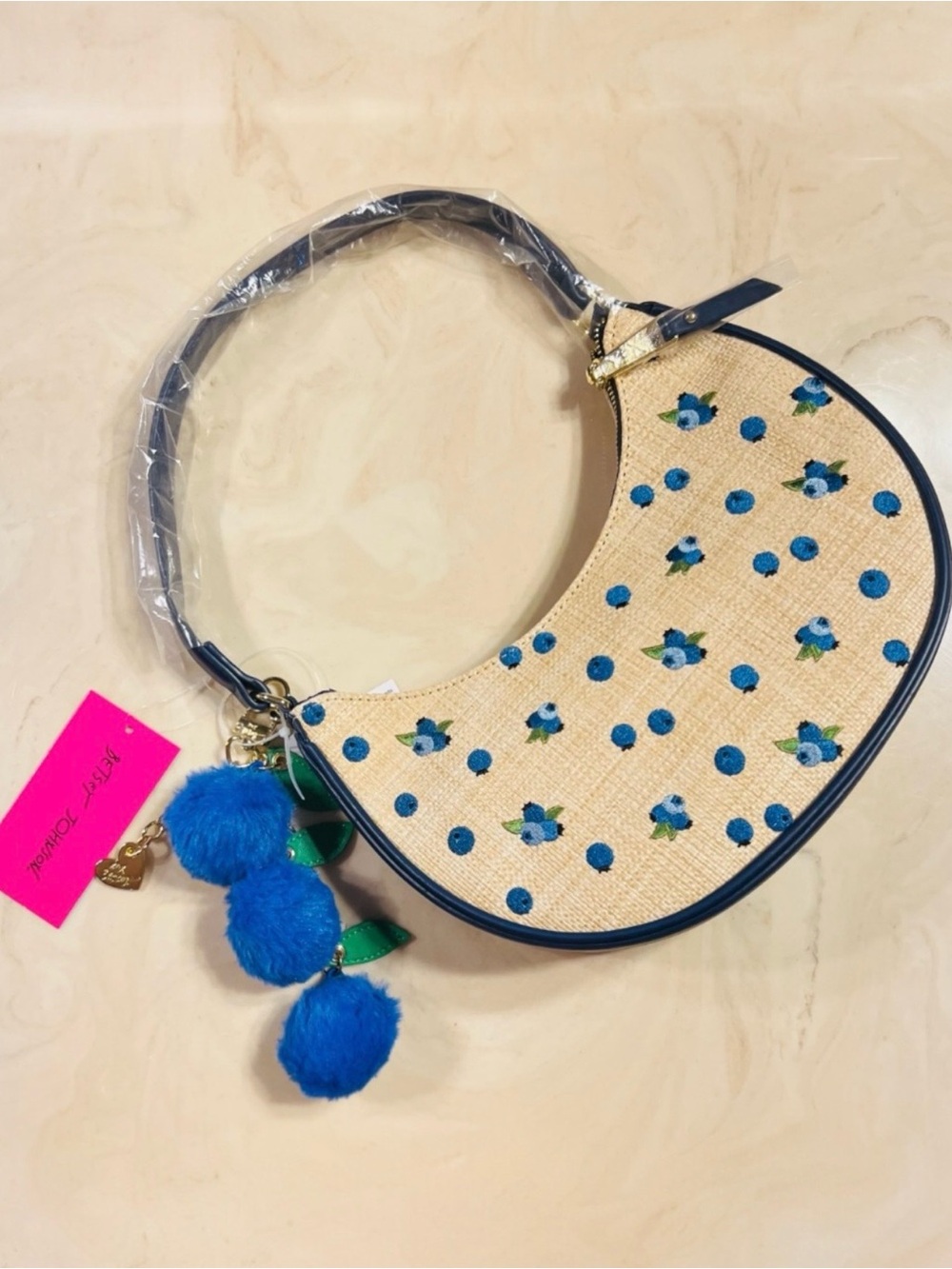 š«šBETSEY JOHNSON Straw Blueberry Shoulder Bag With Blueberry Pom-Pom Charm - Picture 5 of 15